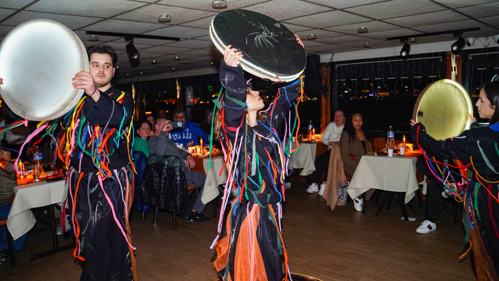 BIRTHDAY PRİVATE TABLE WİTH CAKE AND SONG 