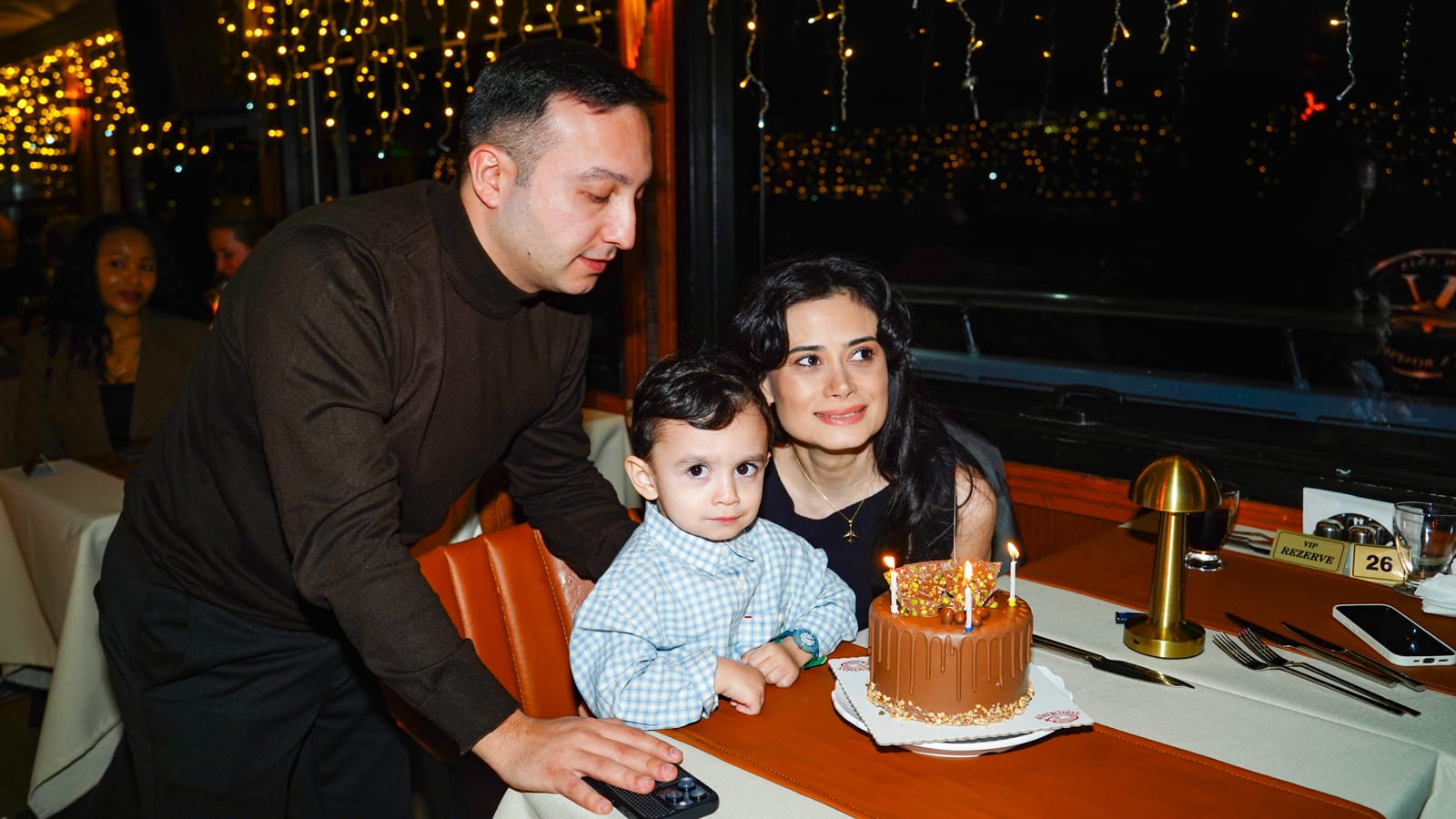 BIRTHDAY PRİVATE TABLE WİTH CAKE AND SONG 