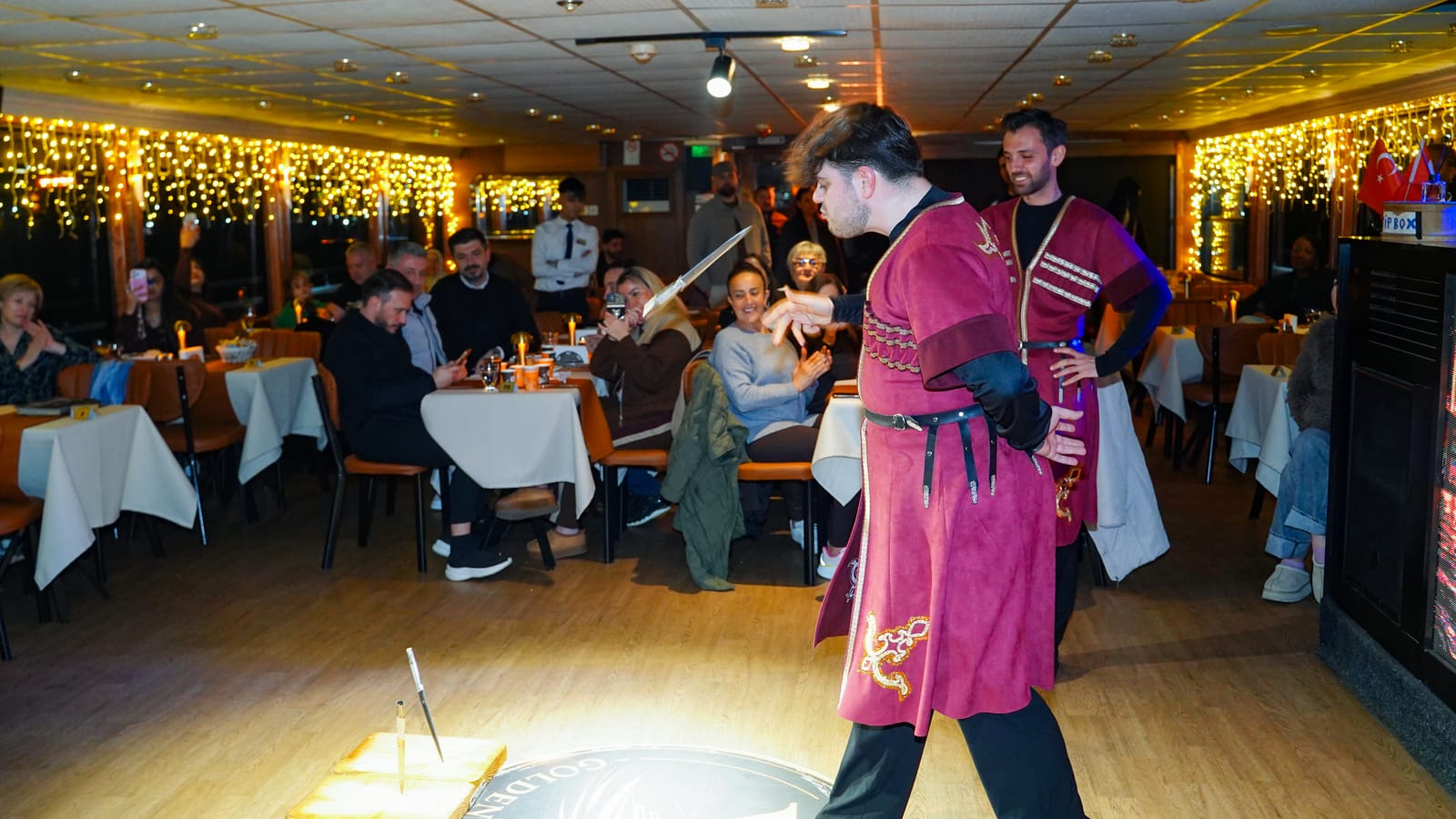 BIRTHDAY PRİVATE TABLE WİTH CAKE AND SONG 