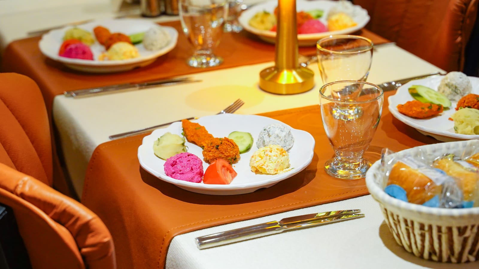 CLOSE TO SHOW PRİVATE TABLE WİTH ALCOHOL (Meeting Point)