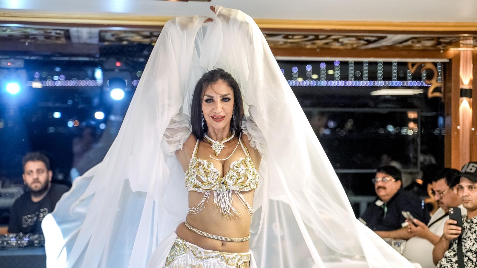 New Year Dinner Cruise (Backside Sharing Table) with Transfers