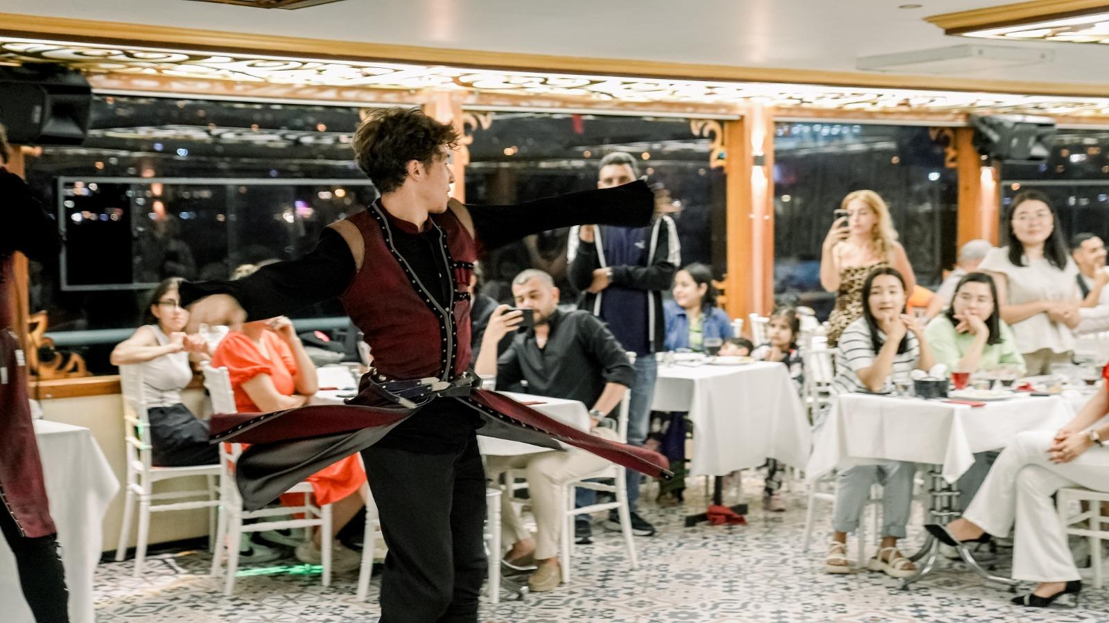 New Year Dinner Cruise (Middle Area Table) with Transfers