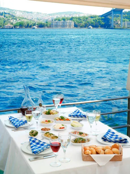 BOSPHORUS LUNCH CRUİSE