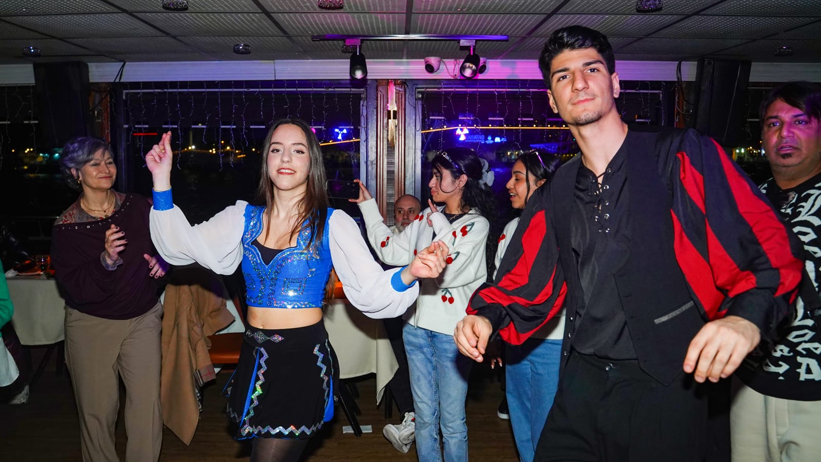 MIDDLE AREA PRİVATE TABLE WİTH ALCOHOL (Meeting Point)