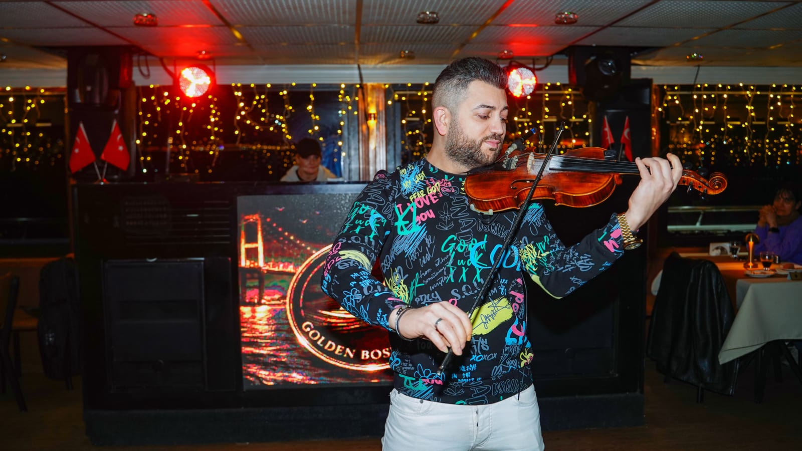 VIP PRİVATE TABLE WİTH ALCOHOL (Meeting Point)