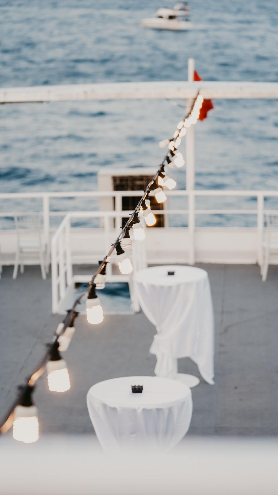 Women's Day Special: Bosphorus Dinner Cruise in Istanbul  (Alcohol Menu) 